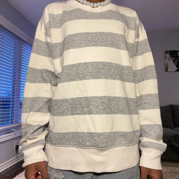 Grey/White Sweater ❤️❤️ - Picture 2 of 3